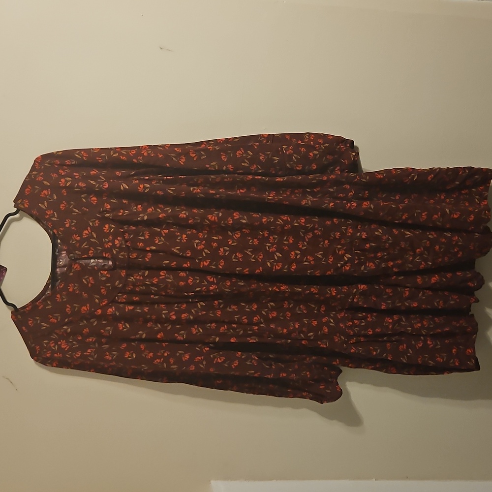 Burgandy Floral Key Hole Neck Long Sleeve Dress. In EUC